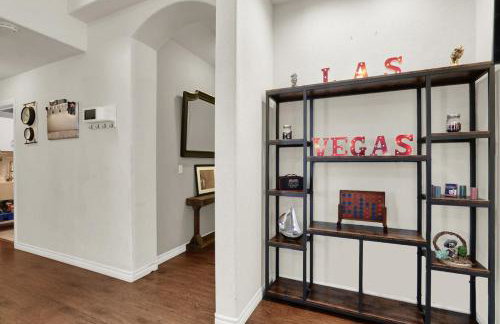 Tropical 4BR Oasis with Pool and Jacuzzi Near Strip - Photo 29