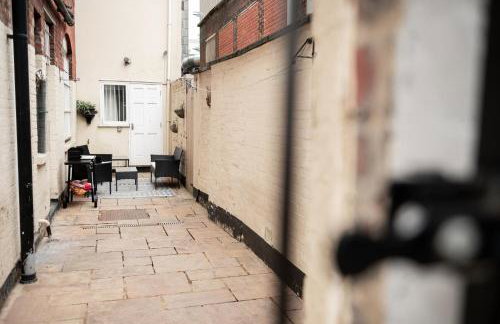 5 Bed Luxury Townhouse with Hot Tub, Rooftop Terrace, Perfect for Groups, Near Cruise Terminal - Foto 60