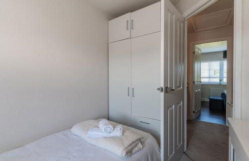 Walk to Liverpool Airport - Luxury Stay with EV Charge - Fast WiFi - Foto 23