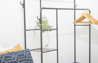 Silver Pines - 2BR - King Bed - 6 Guests - Wi-Fi - Free Parking - Foto 17