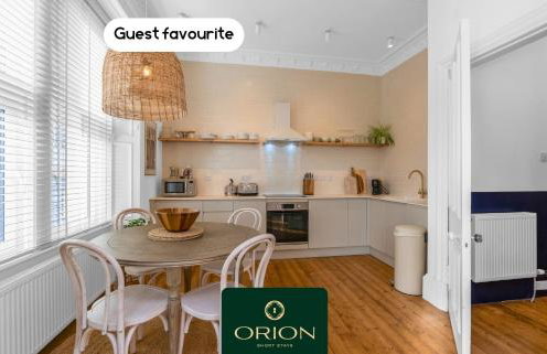 ORION SHORT STAYS is a Renewable Energy Specialist accommodation Provider based in Dundee, We have many properties available for large groups, ASK us for more details and for Custom Quotes, Many properties close to the PORTs and for Large Teams of 100 - Foto 36