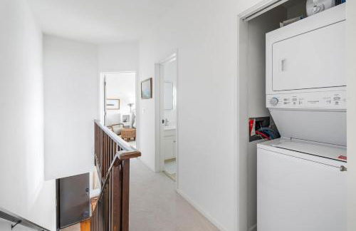 Beachfront Retreat with Ocean Views - Foto 28