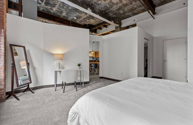 Historic Loft Retreat With Pool - Foto 23