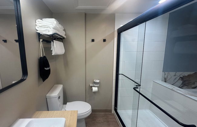 Lighthouse Inn & Suites - Photo 64