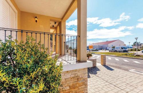 Apartments Girl - Photo 3