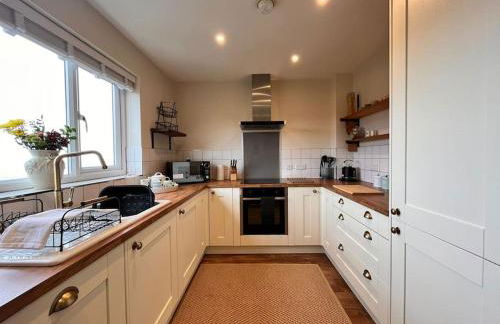 Blue Anchor House - Seaview, Hot Tub Apartments - Photo 41