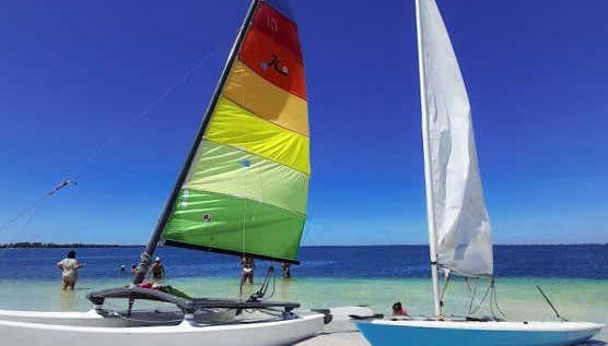 Catamarãs na lagoa