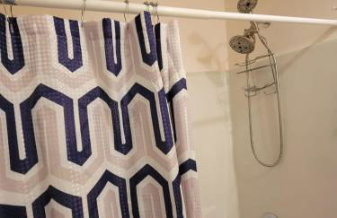 Great 4BR Home Near Emerald Pointe & Downtown - Foto 44