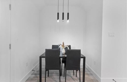 Chic Grey Escape Close to Downtown Fun - Foto 5