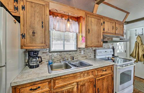 Cozy Maine Lakefront Cabin Rental - Foto 11