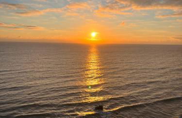 Sunset sea view chalet with hot tub - Photo 19