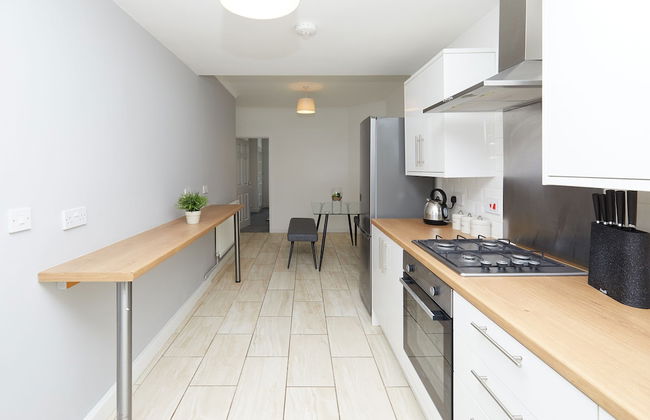 2 Bed Derby House- Parking - Rolls Royce - Foto 9