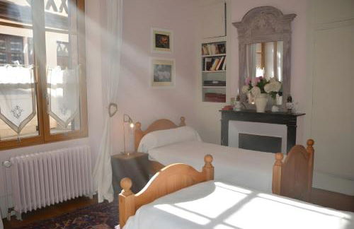 Cottage Mackinley, séjour spacieux et chaleureux, salon de jeux, grande salle à manger, 15 pers, Centre Historique, gare TER - Foto 18