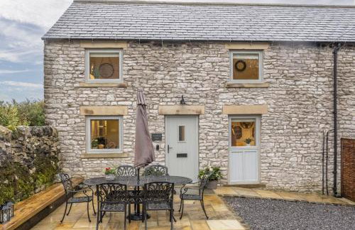 Swallows Nest - Photo 2