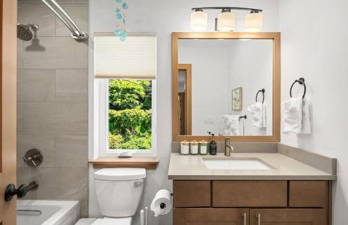 Luxury 6 BR Mansion w Water Views & Walk to Beach - Foto 28