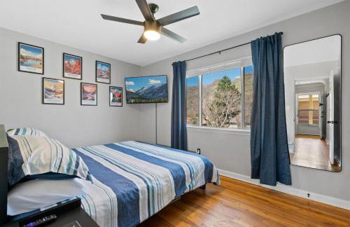 10 min to Red Rocks & KING BED & 7min to I70 & DT Golden & STR-25-0009 - Photo 2