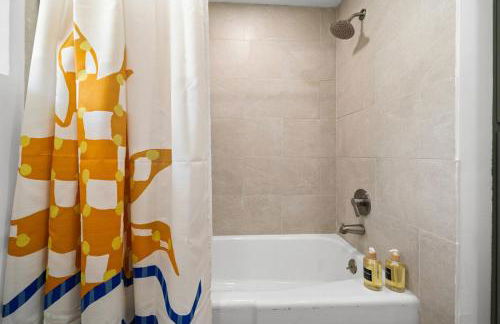 Modern 5BR Retreat l Cozy l Spacious Work-Friendly - Foto 28