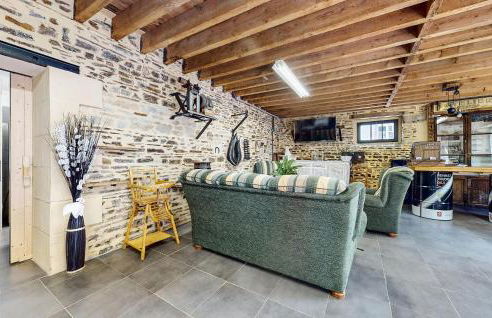 Stunning Home In Neuilly Le Vendin - Photo 14