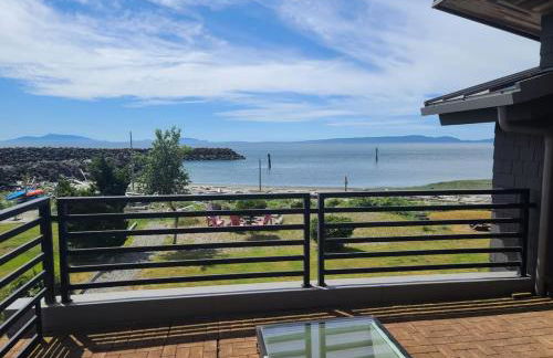 The Seaside Getaway - Photo 1