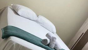 Casa com piscina bem localizada - Foto 5