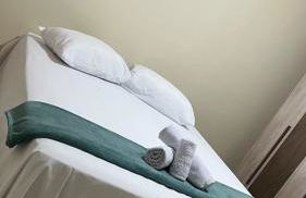 Casa com piscina bem localizada - Foto 5