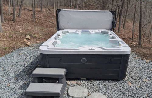 Chic Renovated Chalet with Private Pond - Photo 22