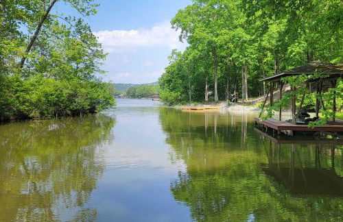 Kayaks and Boat Dock Lakeside Hot Springs Retreat - Foto 36