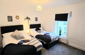 Elegant 3BR Family-Friendly - Sleeps 5 - Fast WiFi -Parking - Netflix - Photo 18