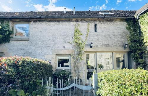 Mycock Cottage - Photo 1