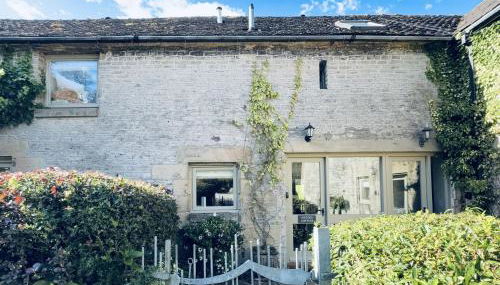 Mycock Cottage - Photo 1