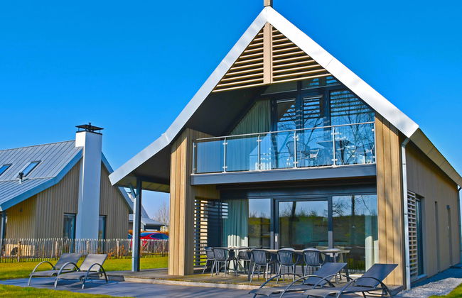 5 bedroom House in Tholen with terrace - Photo 1