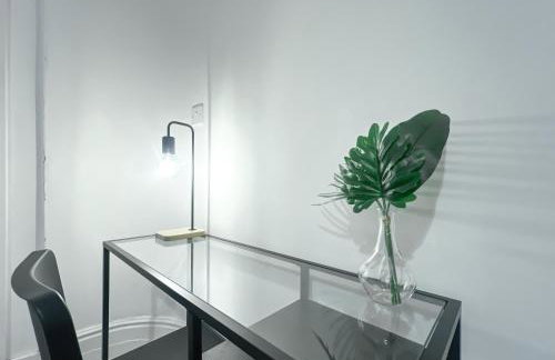 Urban Oasis with Private Garden - Foto 14