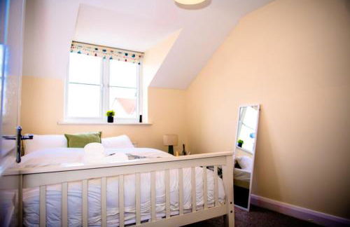 House - Sleeps 7 - Parking - 10Min Drive to Centre - Foto 2