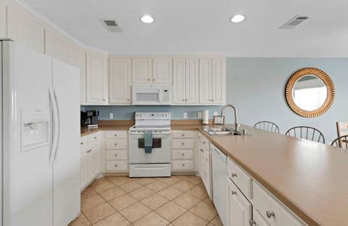 3BR Condo Gulf Views with Pool, Boat Launch and Dock - Photo 7