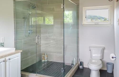 Lake-View 4-Season Retreat in Republic! - Photo 16