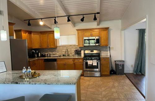 Bright & Comfy 5 star Location Large Deck Oasis - Foto 30