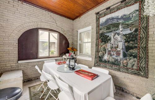 Modern Group Getaway with Private Yard in Cincinnati - Foto 10