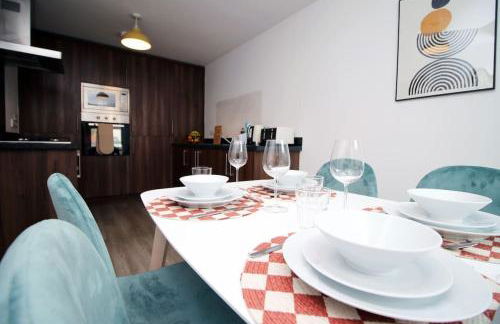 Modern and Cosy 3 Bed House Close to Cardiff City Centre perfect for Family Relocations, Contractors & Groups by Gurkha Stay with Free Parking and Wifi - Foto 36