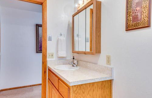 Across From Hiking Trails Woodsy Studio! - Foto 16