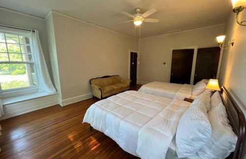 The Governor's Mansion - A Step Back in Time. - Foto 32