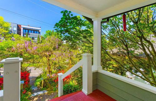 Enchanted Path to a Gardenscape - 92 Walkscore! - Foto 14