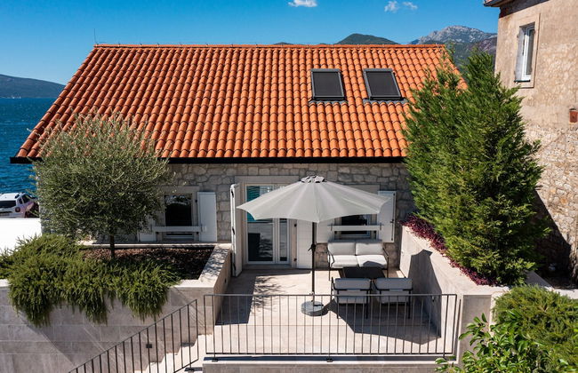 Villa Lastva is a Five Star Seafront Luxury Villa With Privite Pool - Foto 60