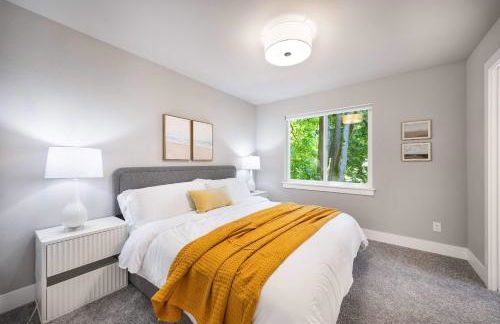 Modern Kirkland 4BR Family Oasis Kids Paradise - Photo 54