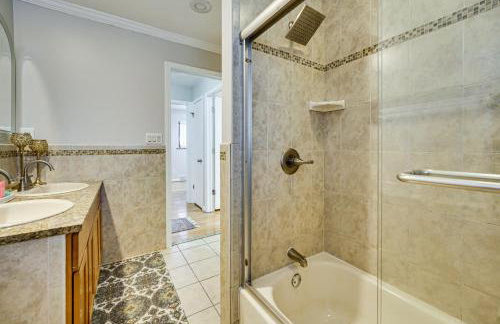 Fire Pit and Yard Family Home in Farmington Hills! - Foto 17