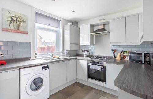 Captivating 3 bedroom home with conservatory - Foto 15