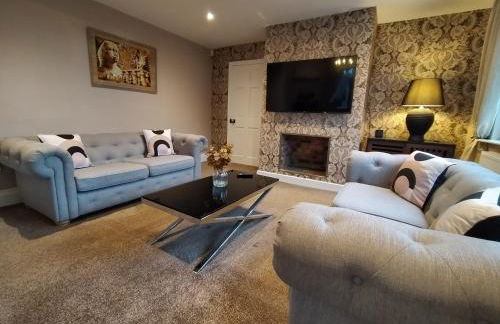 Sirius House - sleeps 7, driveway, garden - Photo 17