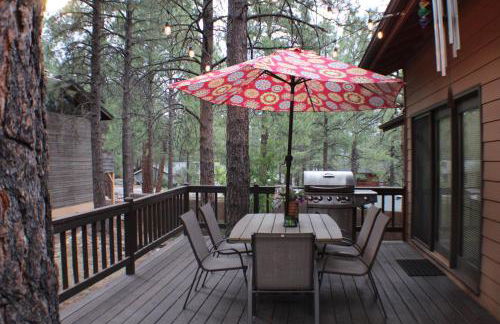Kathys Cabin, King Bed, Hot Tub, Near-NAU & Downtown attractions, Perfect Year-Round Mountain Getaway - Photo 43
