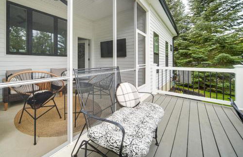 Walk to Lake Erie Sleek Retreat with Screened Patio - Foto 21