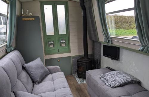 Mini Escape - 2 Berth Narrowboat on the Grand Union, Hertfordshire - Photo 2