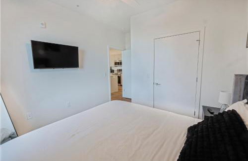 New Downtown Luxury APT ' 2 King Beds, Free Parking, Fast Wi-Fi & Gym Access! - Foto 12